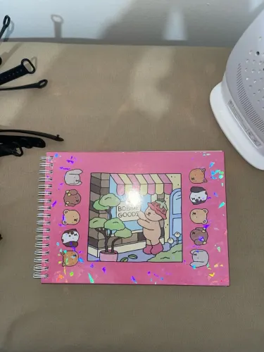 Livro de Colorir / Caderno Bobbie Goods - Capa Rosa Holográfica