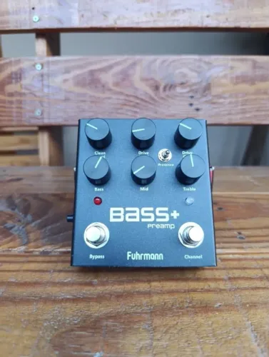 Pedal De Efeitos Análogo Bass+ Preamp Fuhrmann Cor Preto