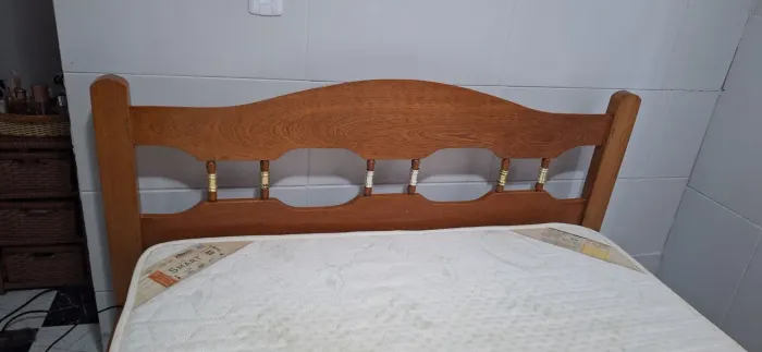 Colchão magnético com massageador + cama de madeira 