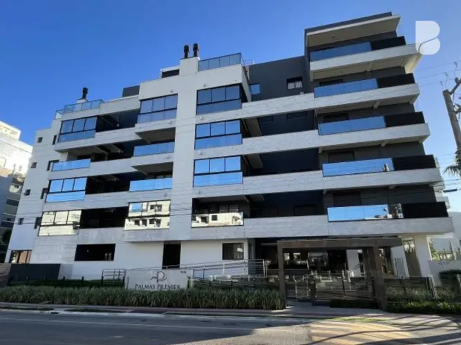 Apartamento mobiliado de 3 dormitórios com 2 suítes a 300 metros da Praia de Palmas no Pal