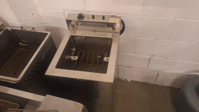 Fritadeira de chão eletrica 2 cubas Profissional - Agua e óleo
