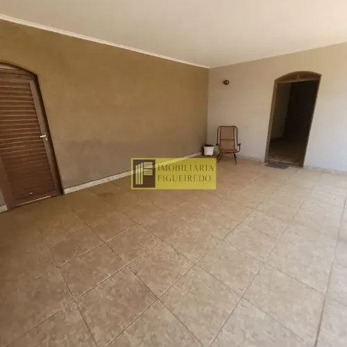 Casa para locação no Jardim Paulista com 02 quartos, 02 banheiros e 02 vagas de garagem.
