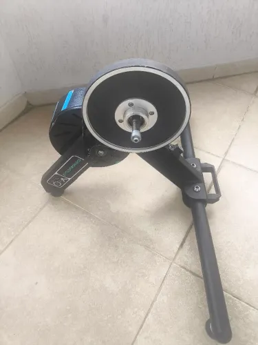 Rolo de Treinamento Inteligente Cyclotronics - Smart Trainer (Usado)