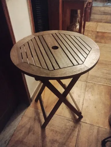 Mesa redonda dobrável de madeira