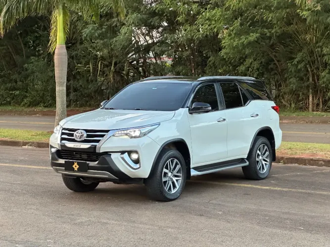 Toyota Hilux SW4 SRX 4X4 2.8 TDI 16V Dies. Aut. 2019