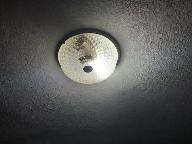 Luminária de Teto com Cúpula de Vidro