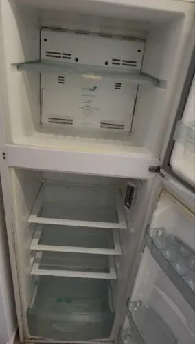 geladeira duplex branca da marca Consul