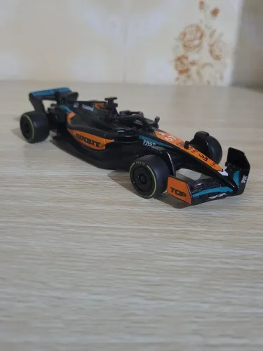 Miniatura F1 aprox 12cm