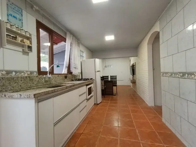 Alugo casa no Cacupé 3 quartos