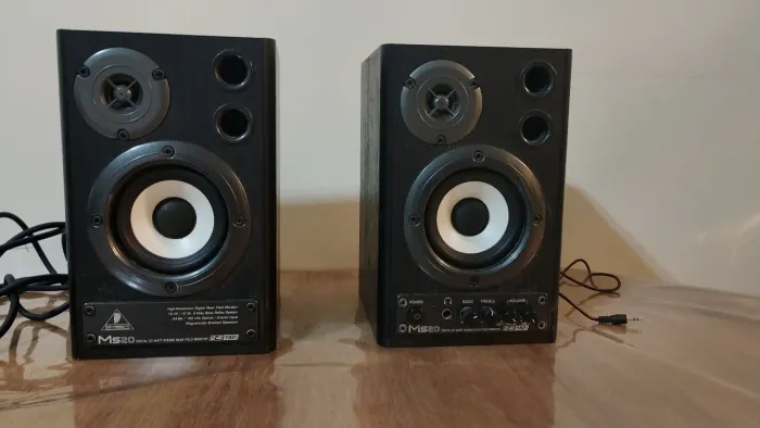 Monitor de Áudio Behringer MS20