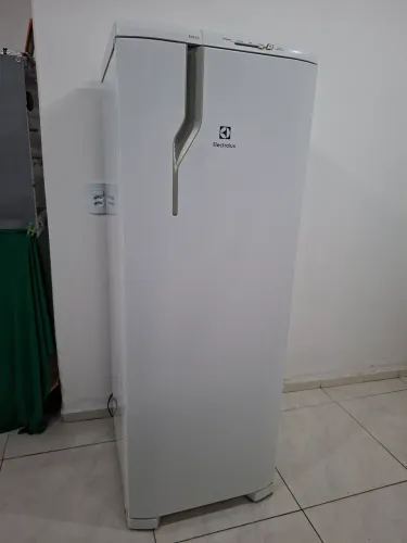 Geladeira Electrolux Cycle Defrost 240L Degelo Prático Uma Porta Branca (RDE33)