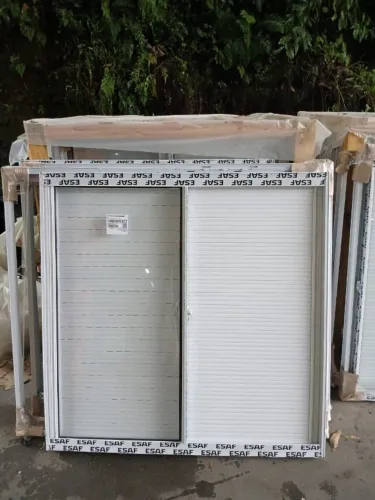 Janela 3 folhas com veneziana 1,20x1,20m