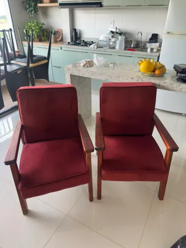 Poltronas Clássicas de Mogno