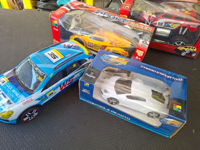 Carrinhos controle remoto diversos