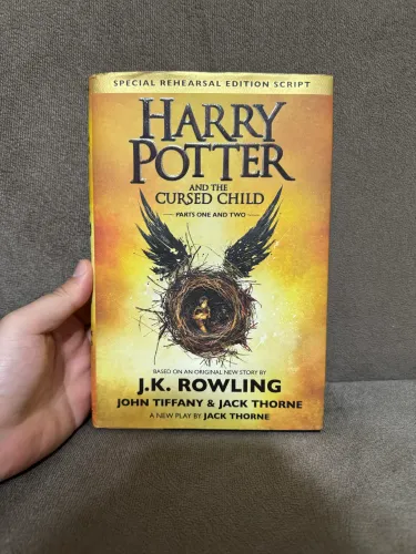 Harry Potter and the Cursed Child - Livro Original em Inglês Capa Dura