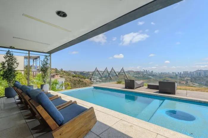 Casa à Venda no Condomínio Vila Alpina | 634 m² - 4 quartos