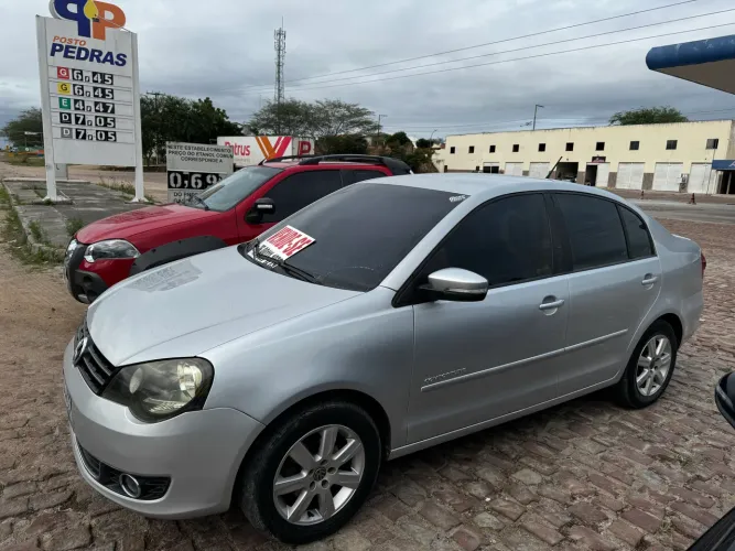 Volkswagen Polo Sed. Comfort. 1.6 MI Tot. Flex 8V 2013