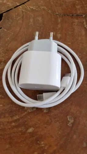 Carregador original do iPhone 16