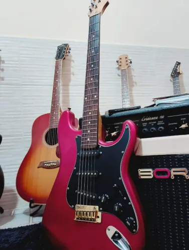 Guitarra Dolphin Strato excelente estado