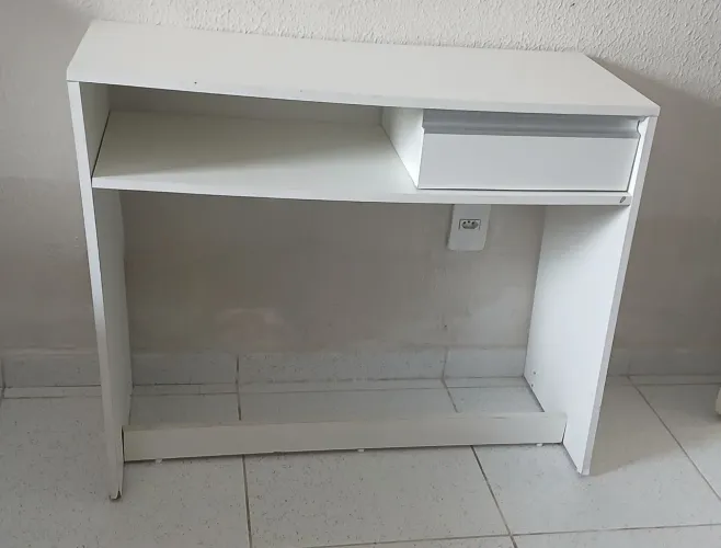Mesinha com gaveta 
