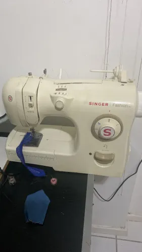 Máquina de costura singer