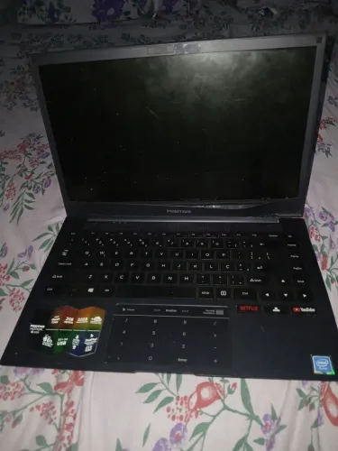 Notebook Com Tela Quebrada