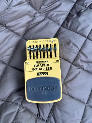 Pedal Graphic Equalizador Behringer Eq700