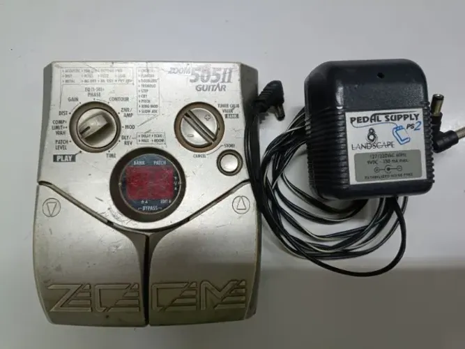 Pedaleira Zoom 505II com fonte de 5 pontos