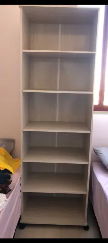 Armário multiuso. Portas inclusas para fixar em ótimo estado. 5 prateleiras.
