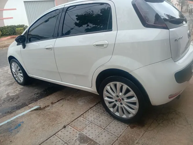 Fiat Punto Attractive 1.4 Fire Flex 8V 5P 2014