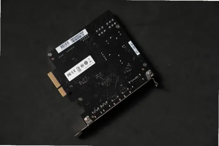 Adaptador Gigabyte Titan Ridge Rev 2.0 Pcie x4 Thunderbolt - Revisado