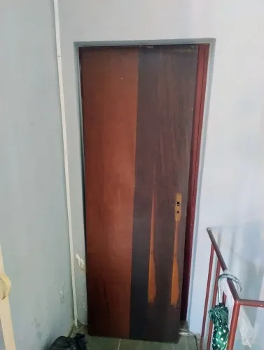 Porta de Madeira Maciça Usada | 1,86m x 0,69m