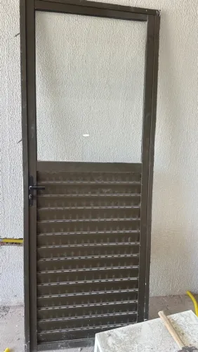 Porta alumínio 210x80