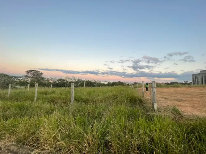 ? VENDE-SE LOTE NO GRAND PARK - BOM DESPACHO/MG