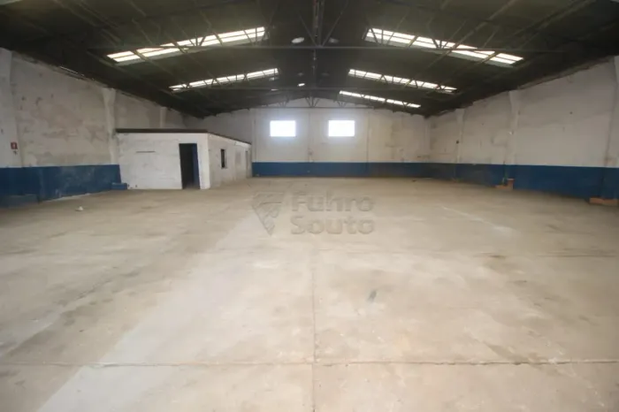 Prédio Comercial para Aluguel na Av. Fernando Osório | Estrutura Ampla para Negócios de Gr