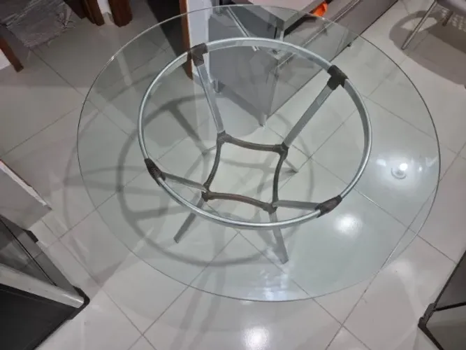 Mesa De Alumínio E Fibra Sintética Com Vidro - 1,2 metros de diâmetro