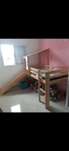Cama montessoriana combescorregador