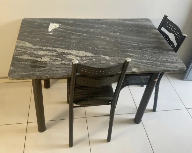 Mesa pedra de mármore (4 cadeiras)