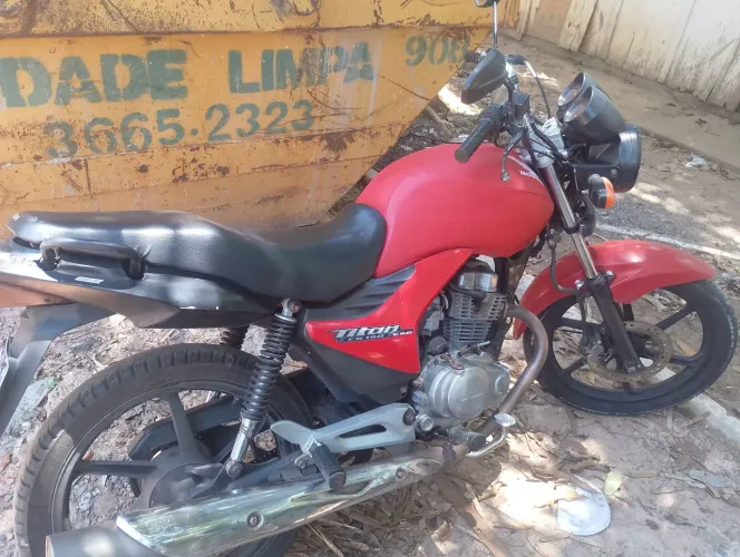 Titan 150 moto