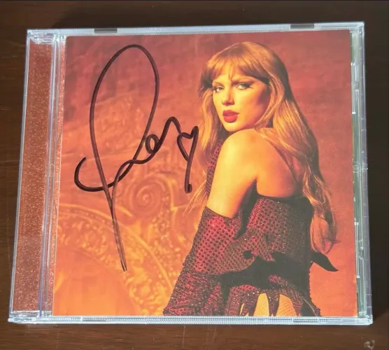 Taylor Swift Cd AUTOGRAFADO The Life of a Showgirl