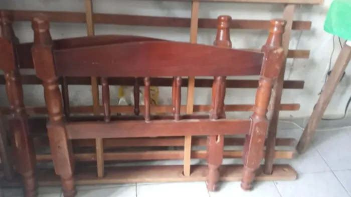 Cama antiga para retirada 