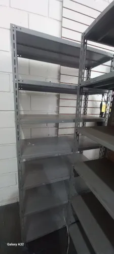 Prateleira de aço reforçada