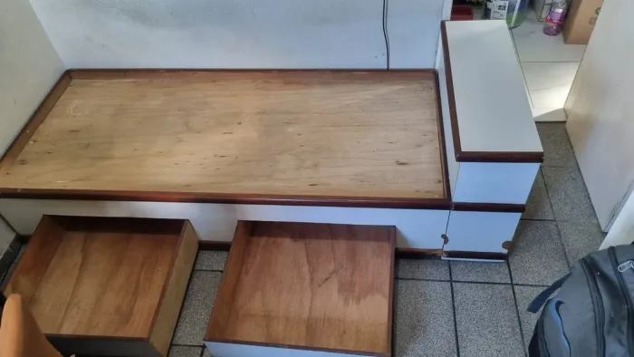 CAMA DE SOLTEIRO FEITA EM BLOCO E FORMICA