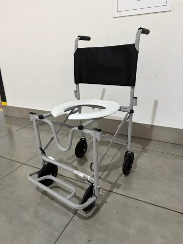 Cadeira higiênica CDS dobrável