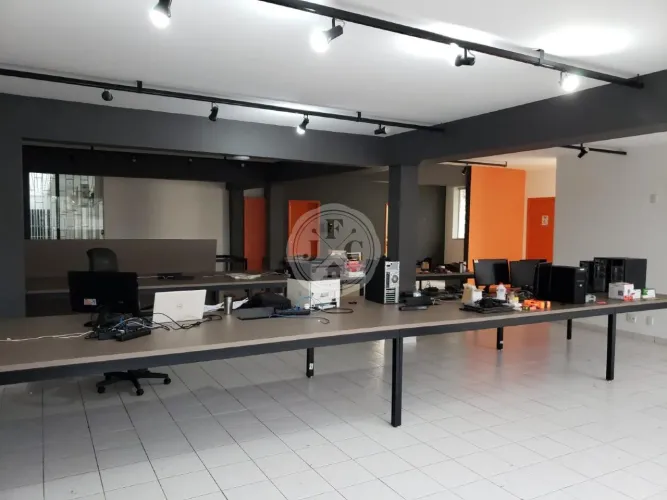 Excelente prédio comercial para locação com 4 sala