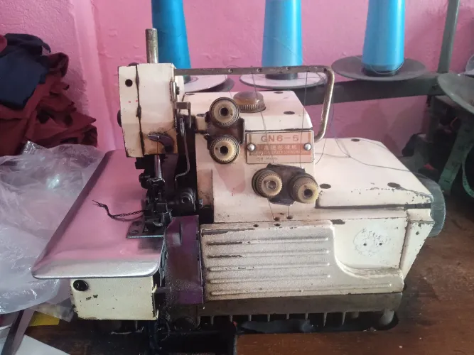 Máquina overlock