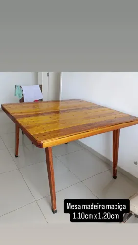 Mesa madeira maciça envernizada 