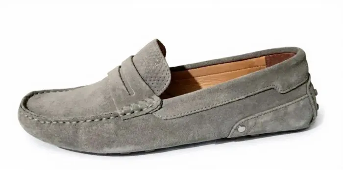 sapato masculino mocassim esverdeado da marca Zara de camurça 40