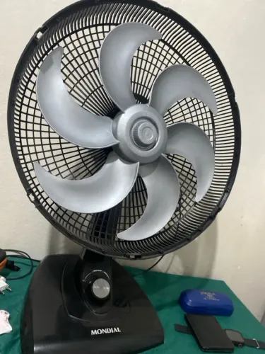 Ventilador mondial  6 palhetas grande  60 reais pra vim retirar 