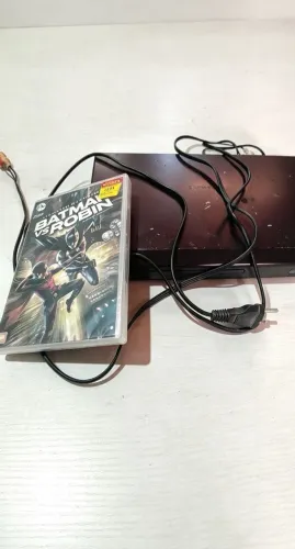 DVD funcionando, liga abre a tampa só não tem controle, vai um cd lacrado de brinde